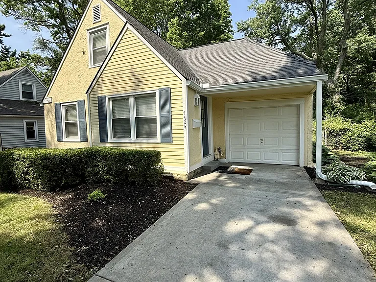 7724 Walnut St — Photo 1