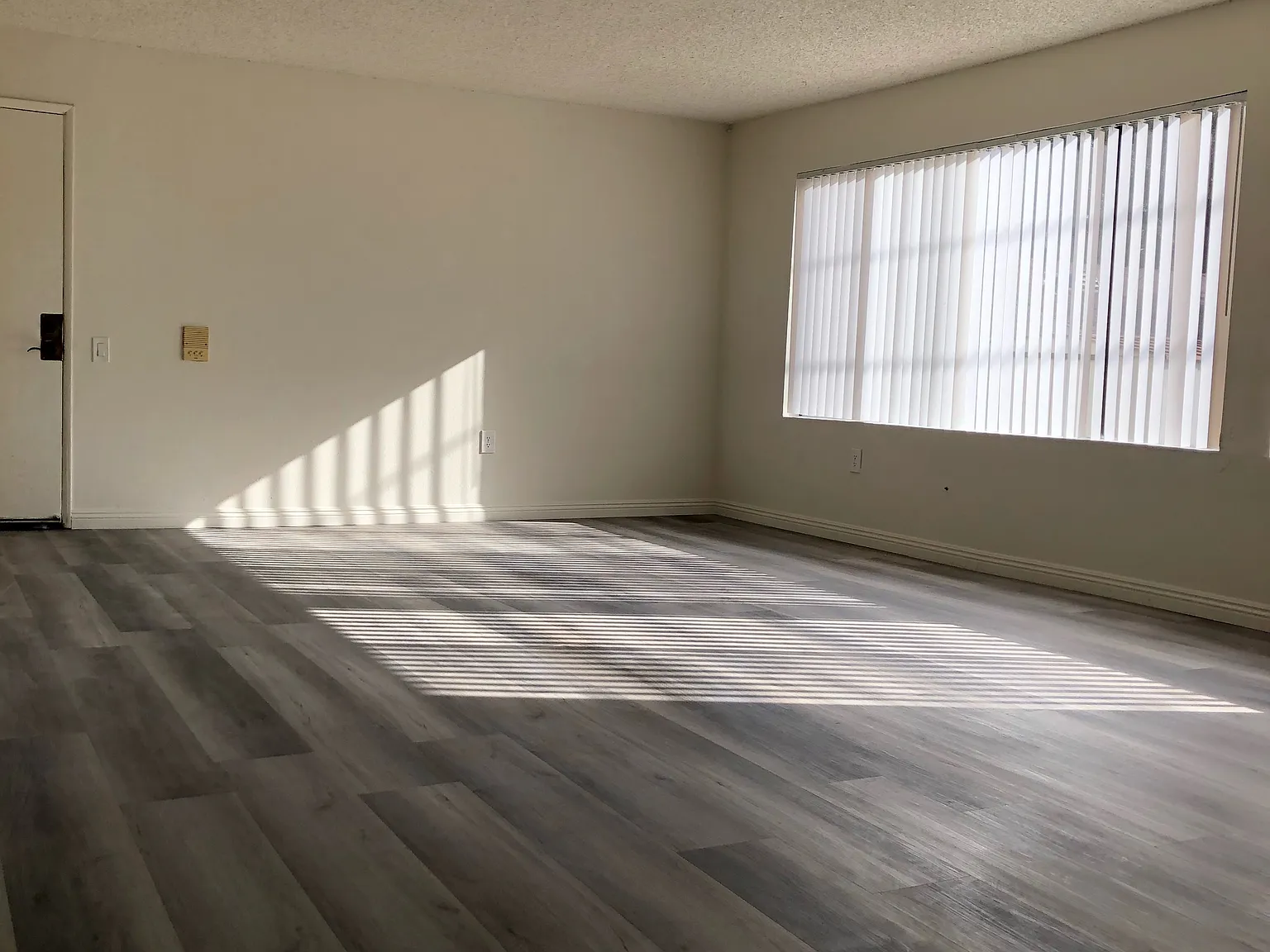 14108 Sylvan Street — Photo 2