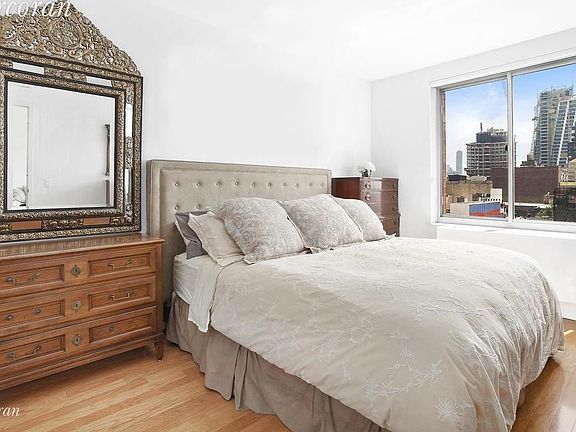 3rd image of 555 W 23rd St #Se14