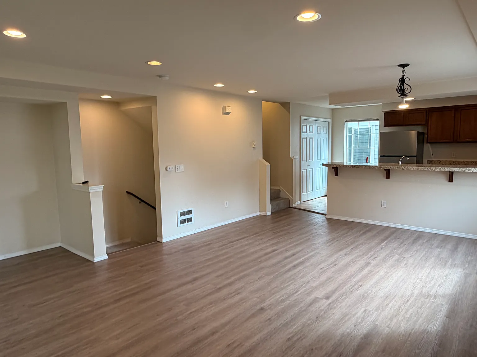 3 bed, 1410 sqft, $3,150 — Photo 3
