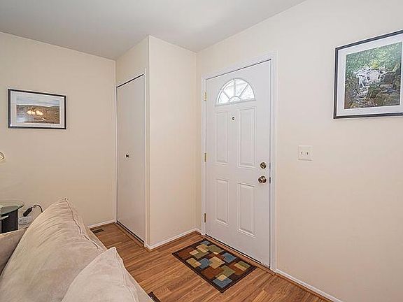 4th image of 2736 Glenbridge Ct #72