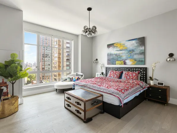 200 East 95th Street image 11 of 28