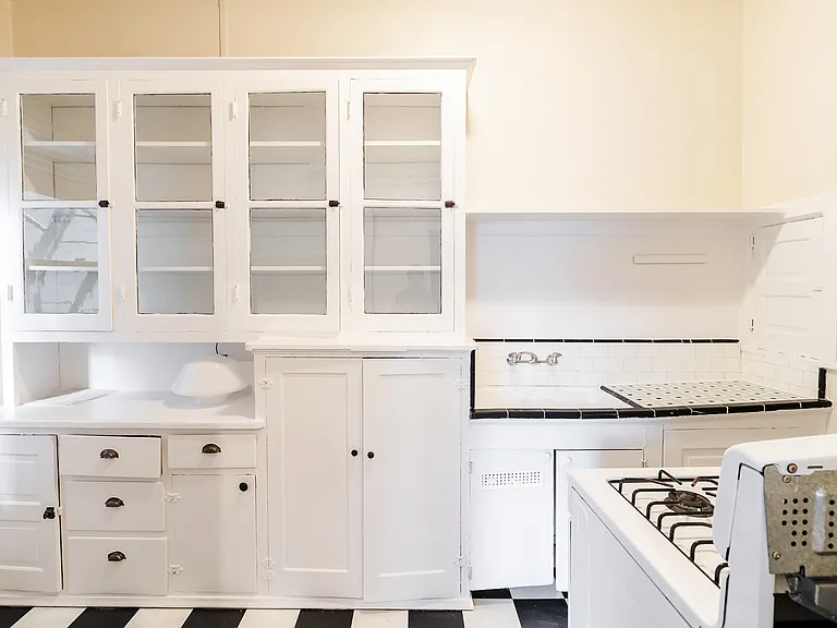 The Fordham Apartments — Photo 5
