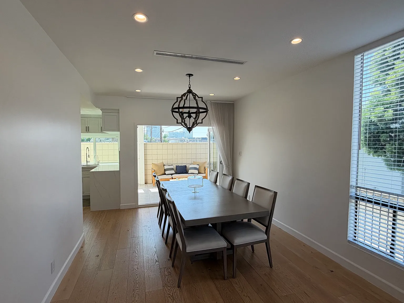 2 bed, 2.5 bath, 1500 sqft, $5,000 — Photo 3