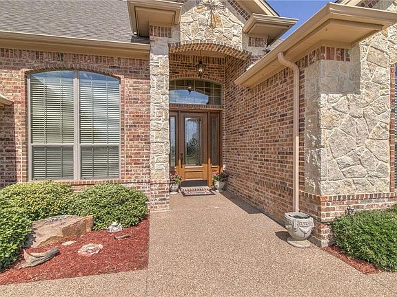 3rd image of 2305 Alexandria Dr