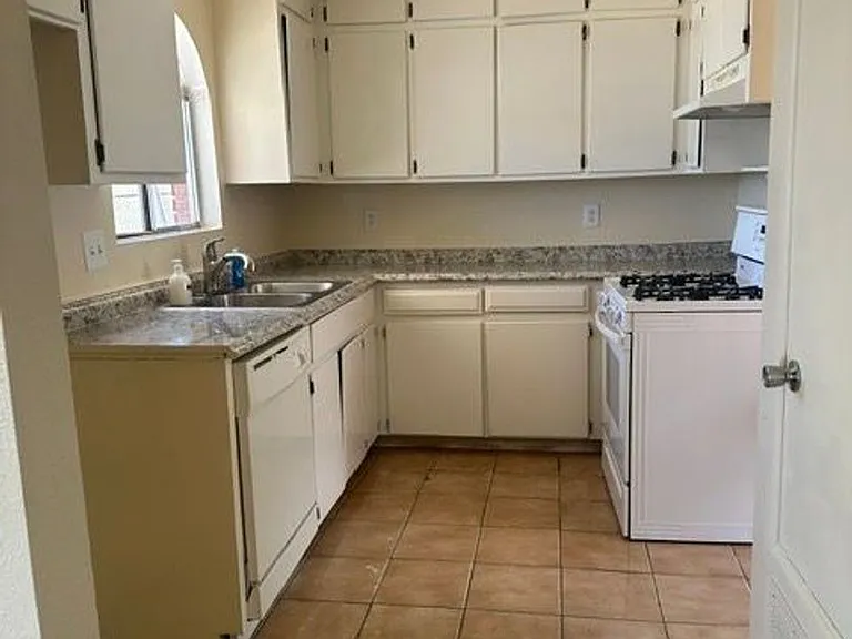 1706 Daybreak Rd SE — Photo 10