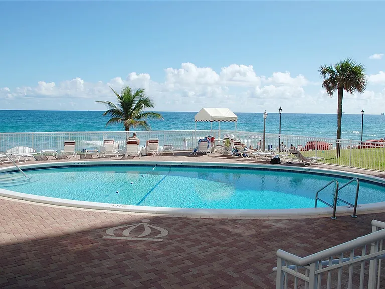 3850 Galt Ocean Dr #405 — Photo 32
