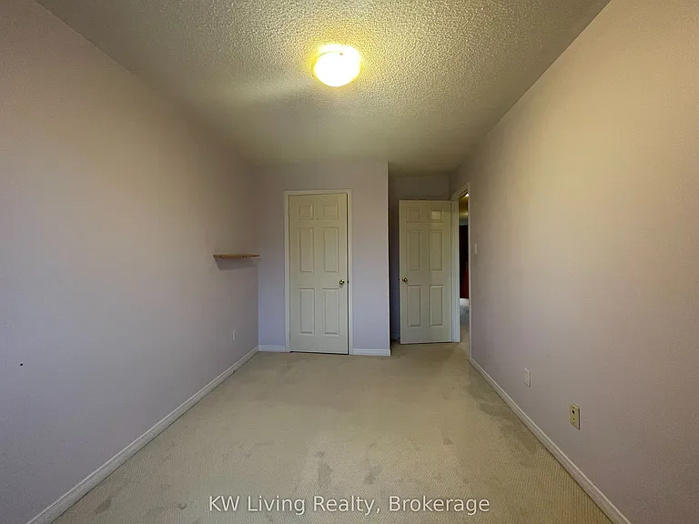 60 Coburg Cres — Photo 27