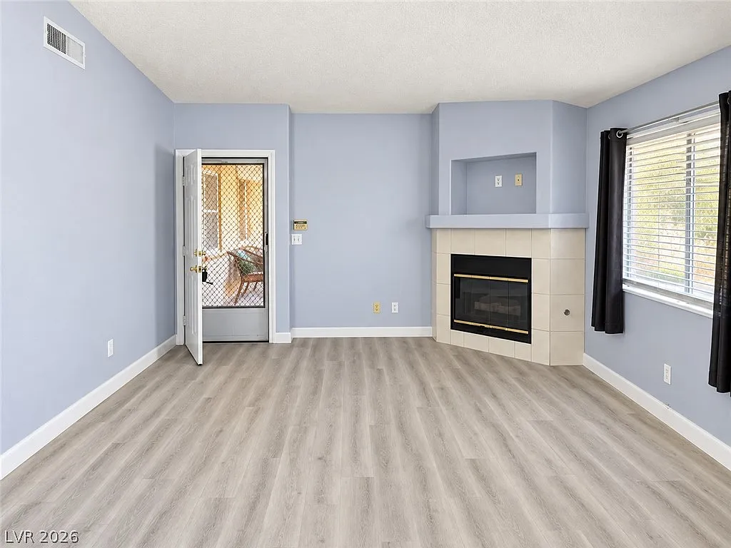 2 bed, 2.0 bath, 1149 sqft, $1,600 — Photo 3