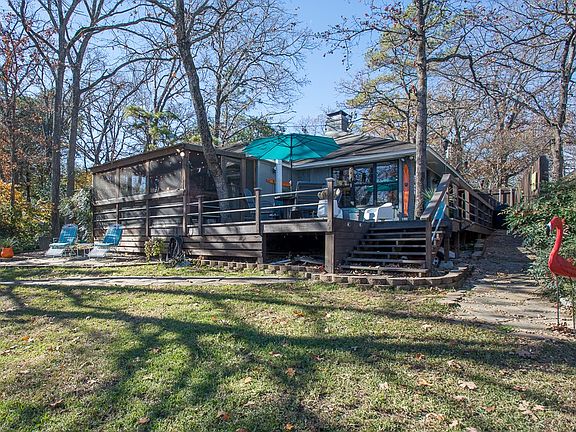 3rd image of 309 Oak Dr