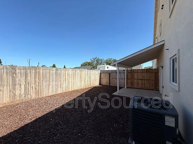 936 W Alameda St #A — Photo 36