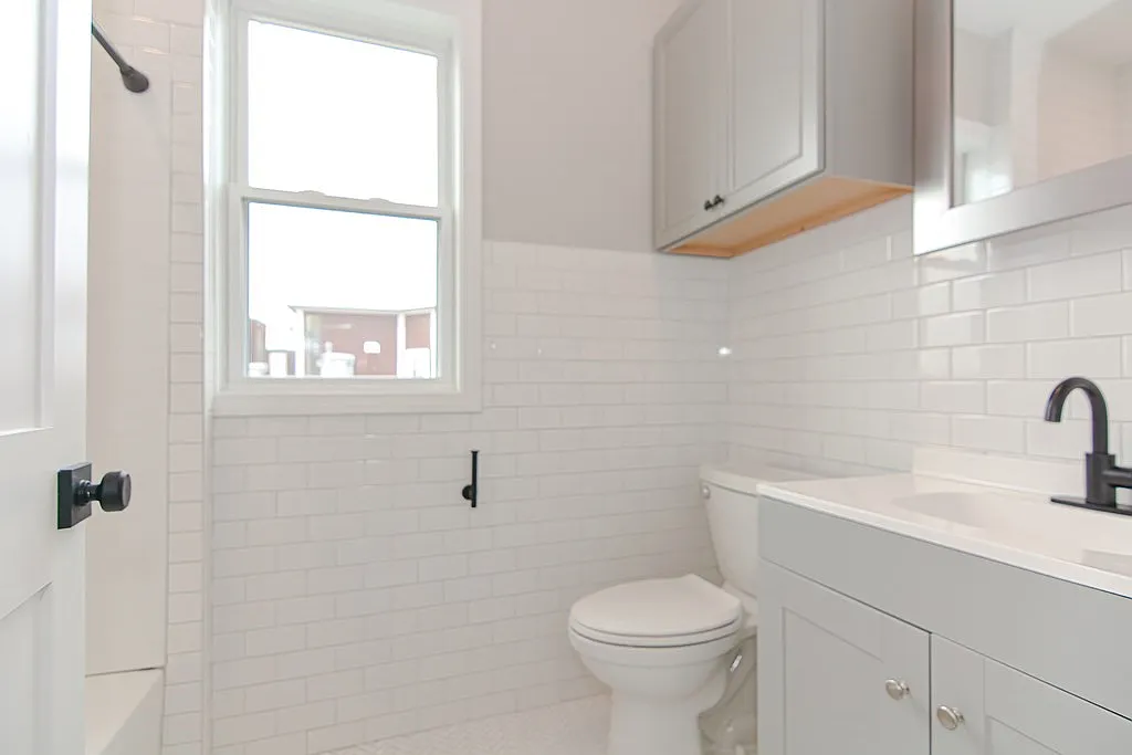 3 bed, 1100 sqft, $3,000 — Photo 2