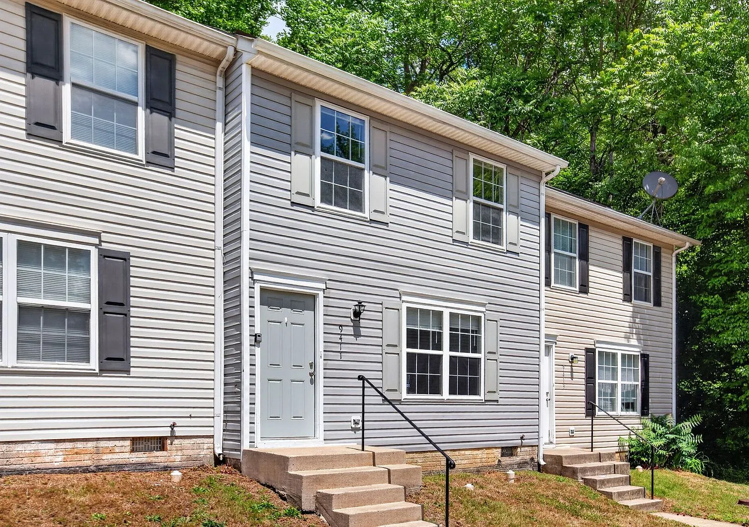 3 Bedroom Townhouse King George — Photo 1