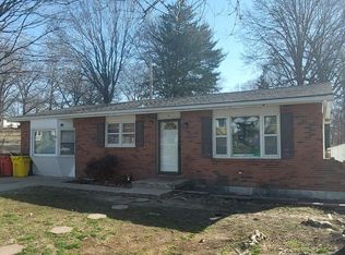 16 Forest Ln, Lexington, MO 64067