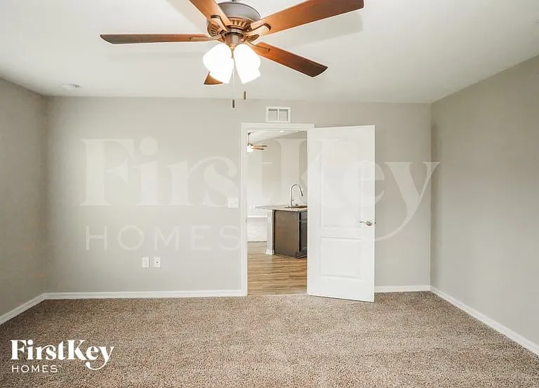444 Lanham Dr — Photo 7