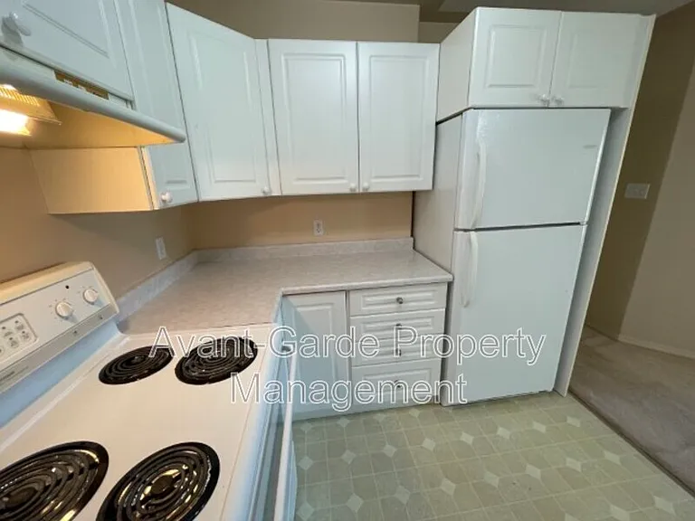 4405 37th St #13 — Photo 8