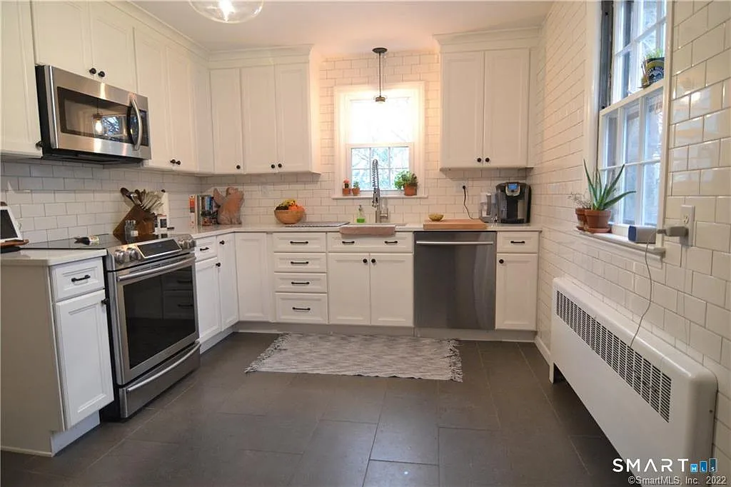 3 bed, 1.5 bath, 1548 sqft, $3,300 — Photo 3