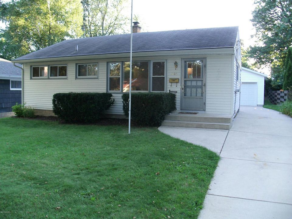 1st image of 1305 Eastern Pl NE
