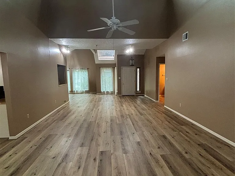 15702 Oxenford Dr — Photo 10