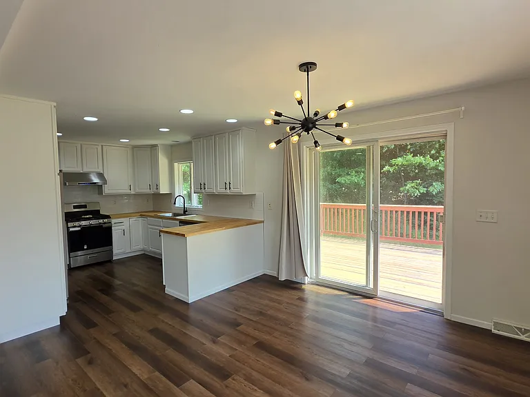 dinning area and kitchen