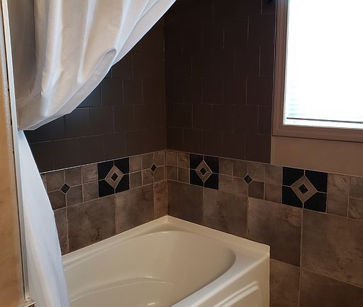 5th image of 113 N Parker Pl