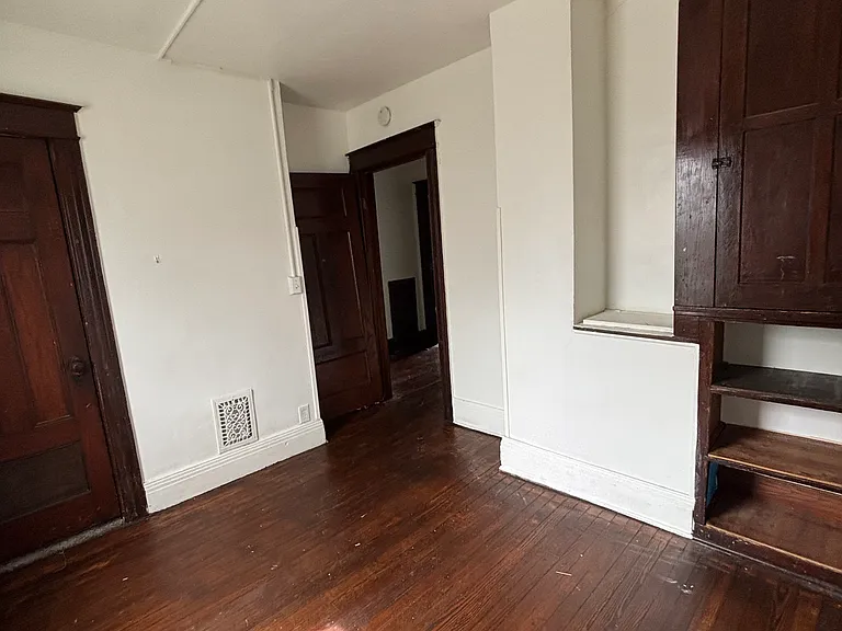 245 Sawyer St — Photo 8
