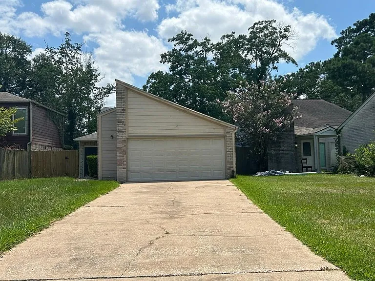 11923 Lakewood West Dr — Photo 2