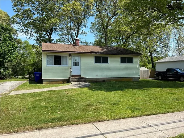 25 Oslo St, Groton, CT 06355