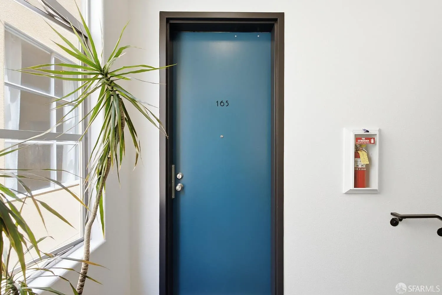 165 Russ St - Photo 3