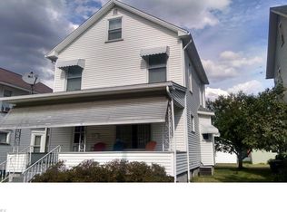 715 N Uhrich St, Uhrichsville, OH 44683