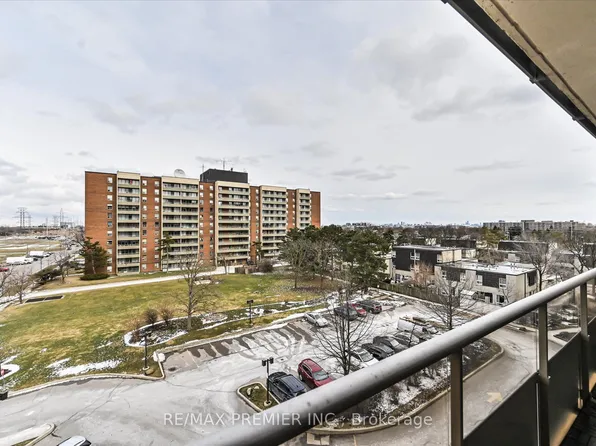 25 Four Winds Dr #604, Toronto, ON M3J 1K8