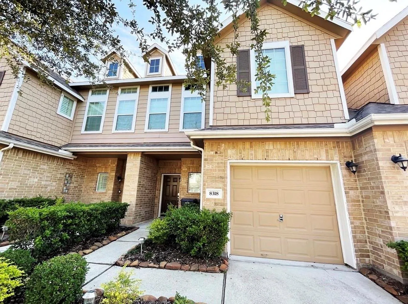 3 bed, 2.5 bath, 1869 sqft, $2,150 — Photo 1