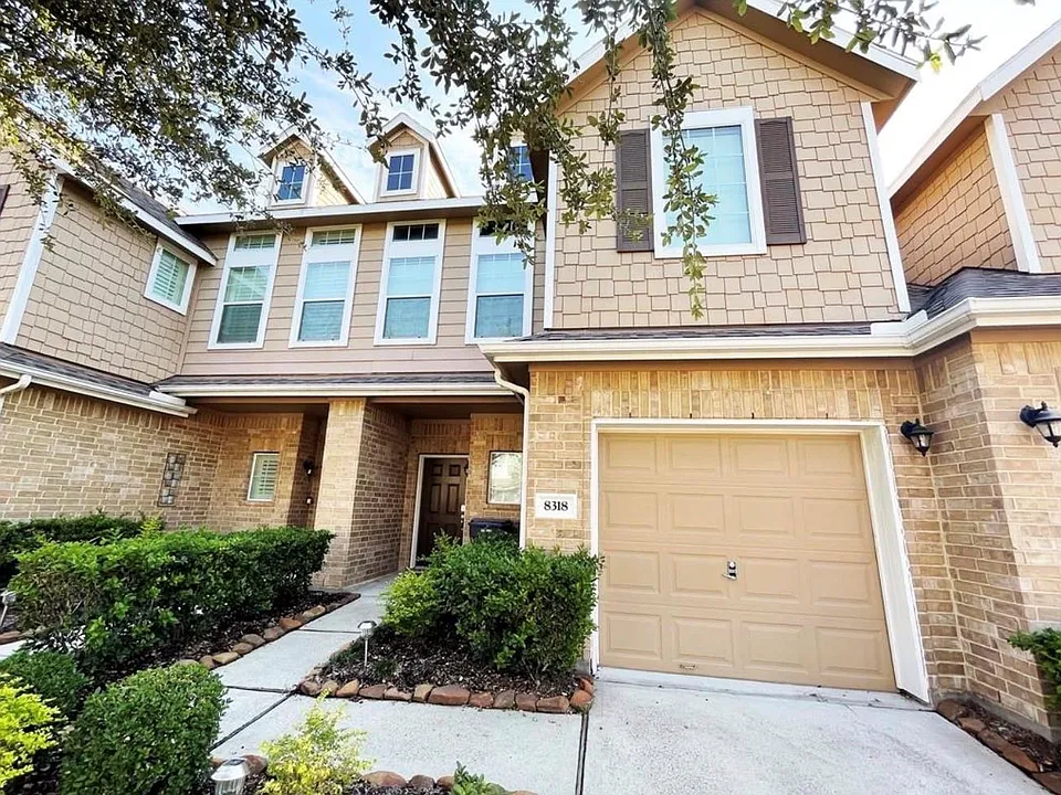 8318 Greys Ln