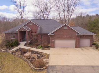 16210 Peacock Rd, Haslett, MI 48840