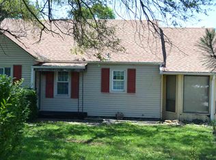 549 NE 43rd St, Topeka, KS 66617