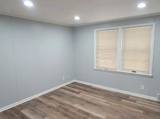2612 Warrensville Center Rd, University Heights, OH 44118