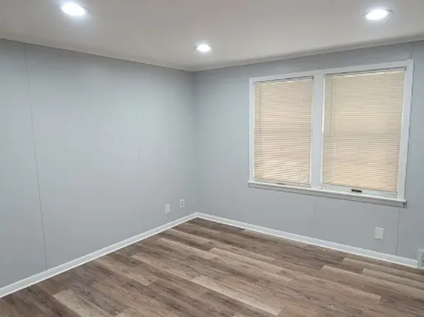 2612 Warrensville Center Rd, University Heights, OH 44118