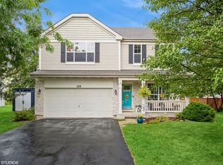 559 Suncrest Dr, Aurora, IL 60506