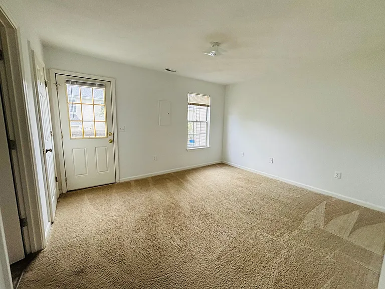 850 Patrick Henry Dr — Photo 9