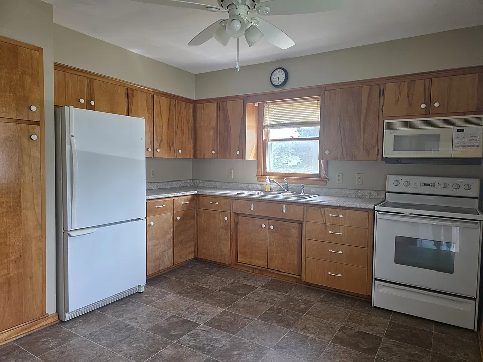 105 10th Ave W #2