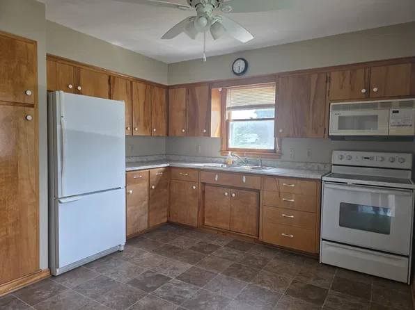 105 10th Ave W #2, Cresco, IA 52136