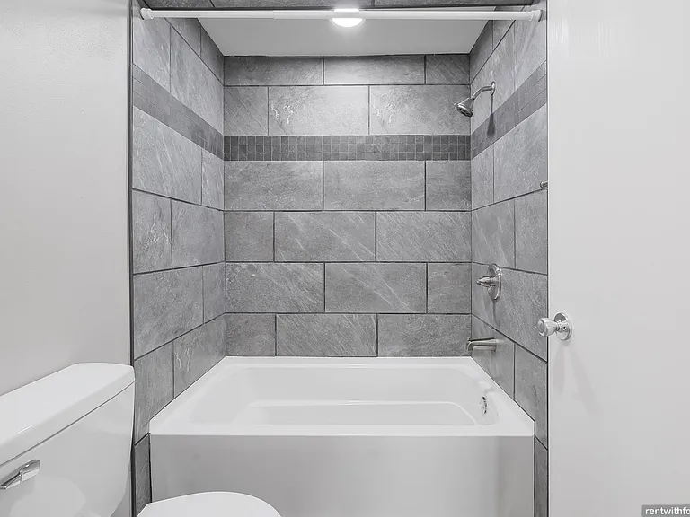 410 Fox Shores Dr — Photo 9