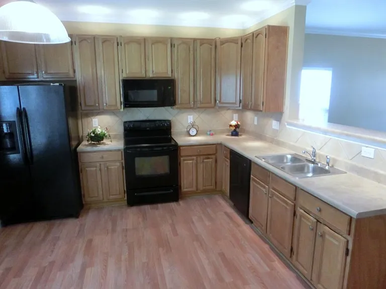 15713 Lakepoint Forest Dr — Photo 20