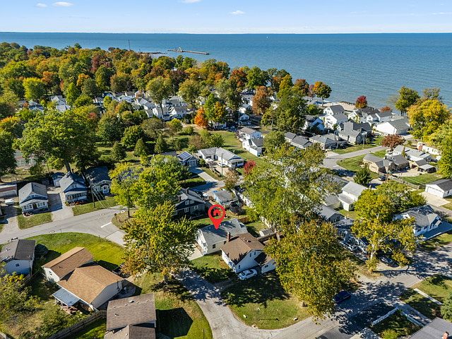 1 1/2 blocks to the beach