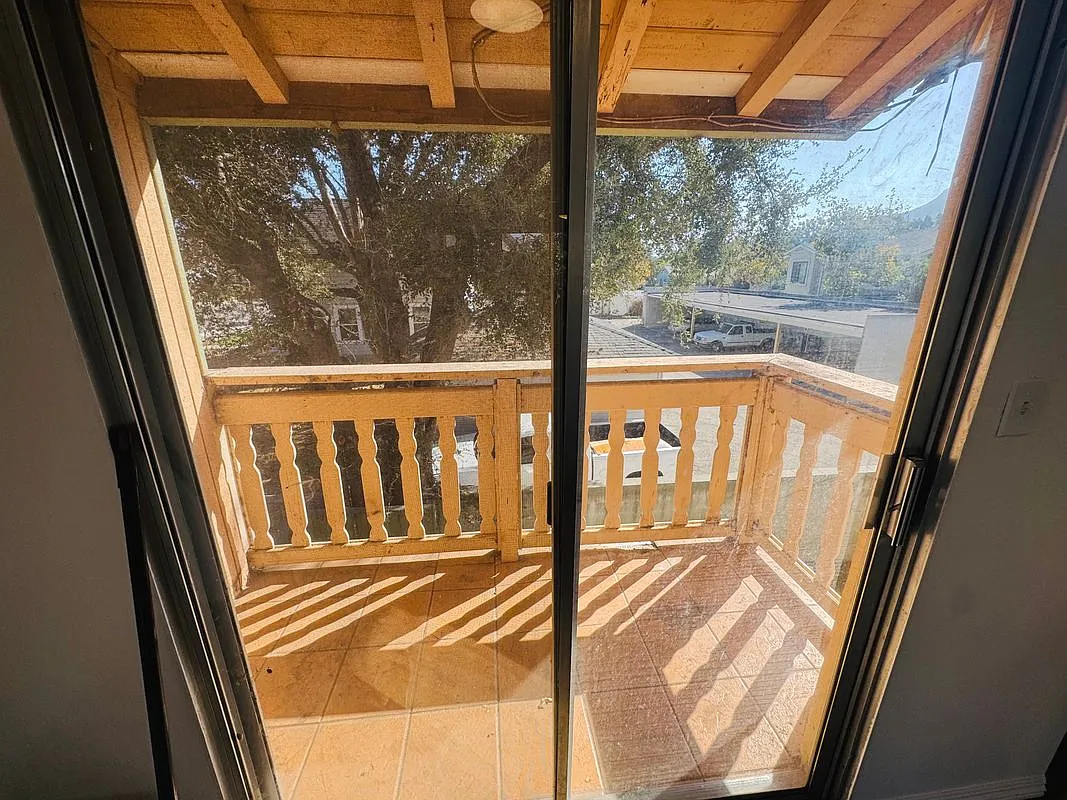2 bed, 1.0 bath, 879 sqft, $2,300 — Photo 4