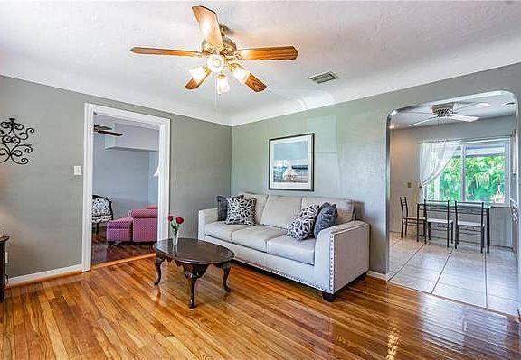 3rd image of 11697 Chandler Blvd #1