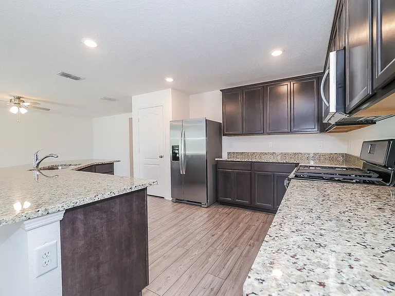 465 Kensington View Dr — Photo 9