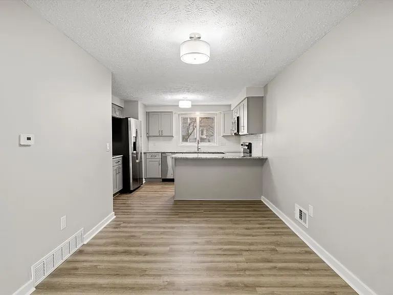 363 Lenora Ln — Photo 18