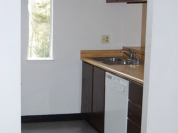 3rd image of 158 Kathy Ellen Dr