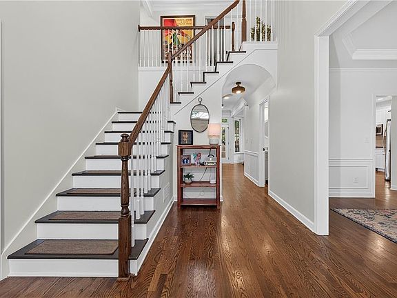 4th image of 715 Brafferton Way